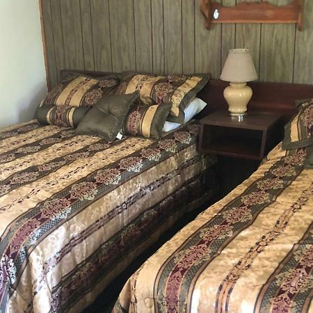 Michael Dee'S Motel イーストダーラム エクステリア 写真