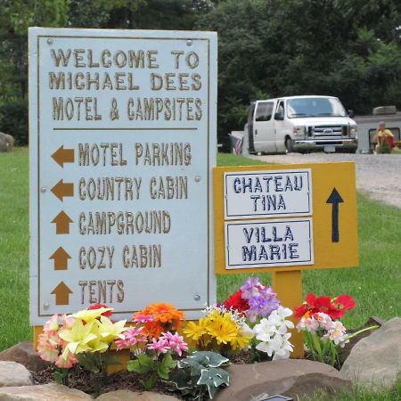 Michael Dee'S Motel イーストダーラム エクステリア 写真