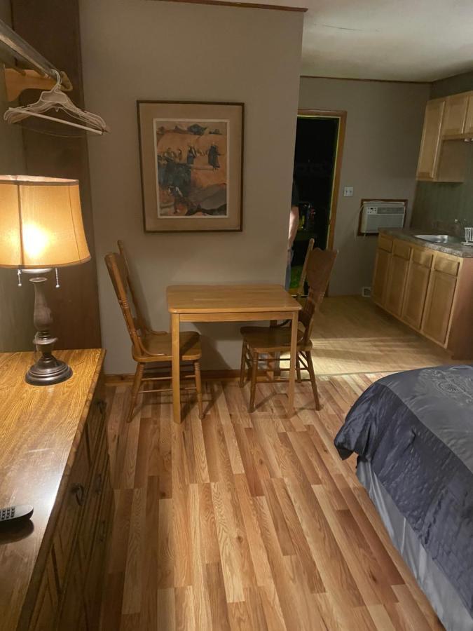 Michael Dee'S Motel イーストダーラム エクステリア 写真