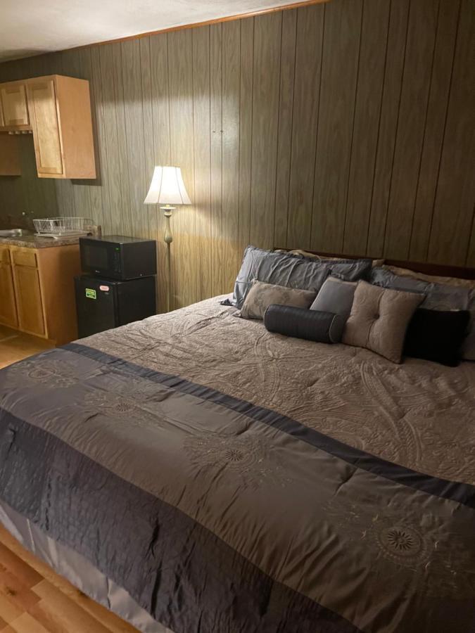 Michael Dee'S Motel イーストダーラム エクステリア 写真