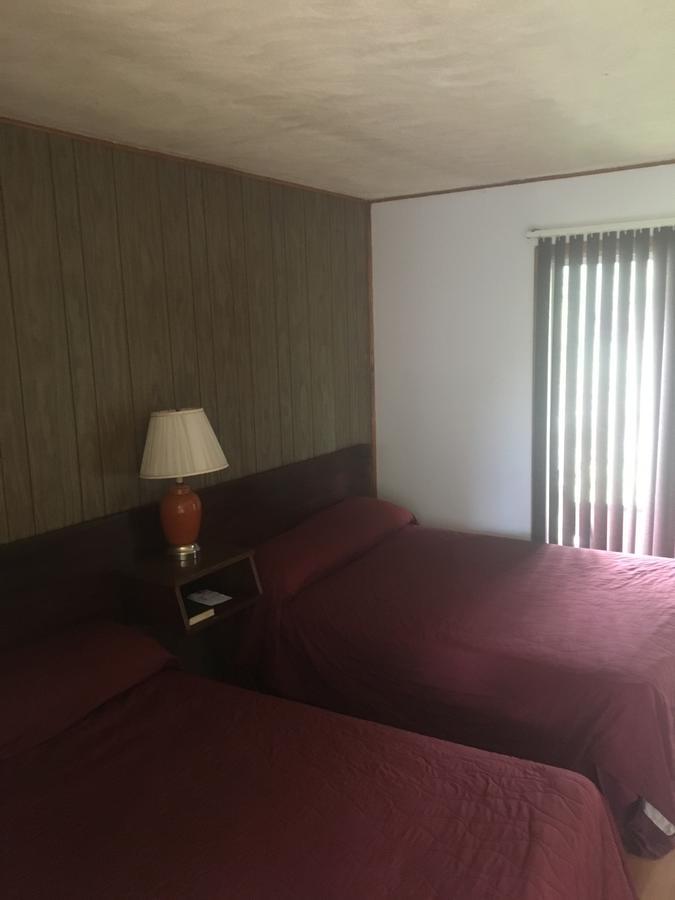 Michael Dee'S Motel イーストダーラム エクステリア 写真