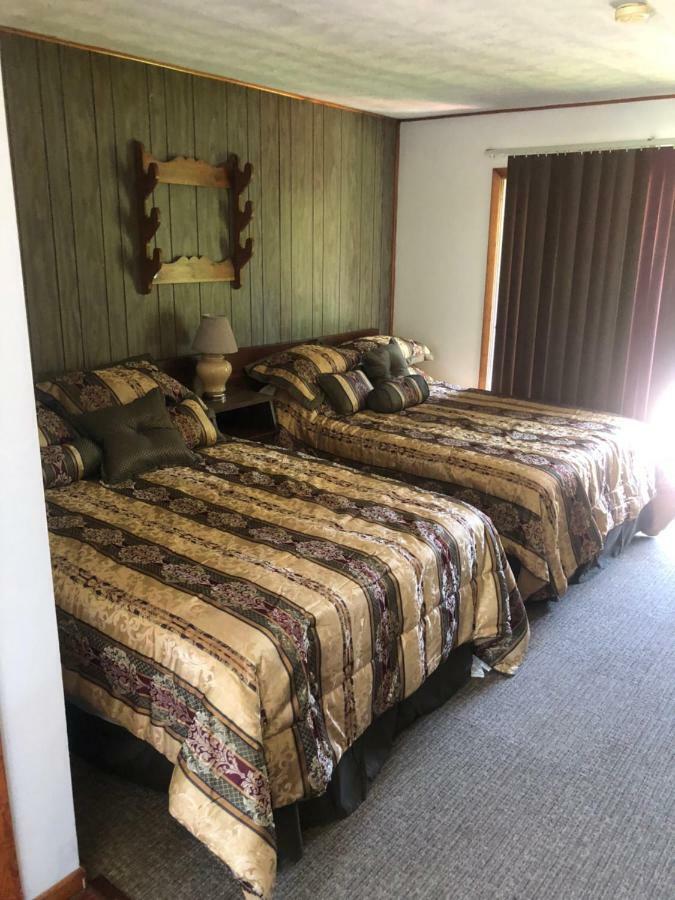 Michael Dee'S Motel イーストダーラム エクステリア 写真
