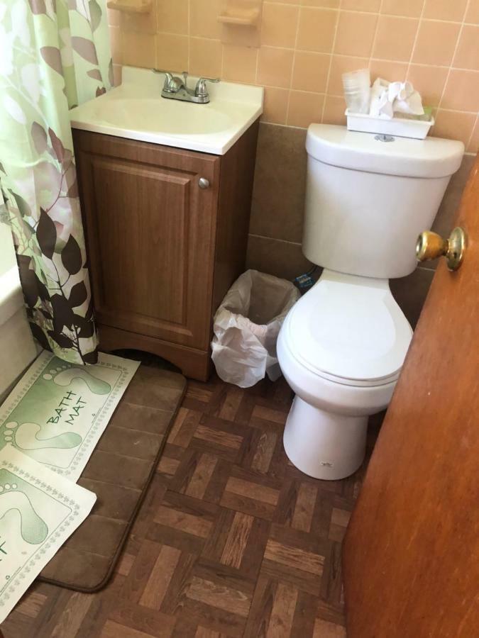 Michael Dee'S Motel イーストダーラム エクステリア 写真