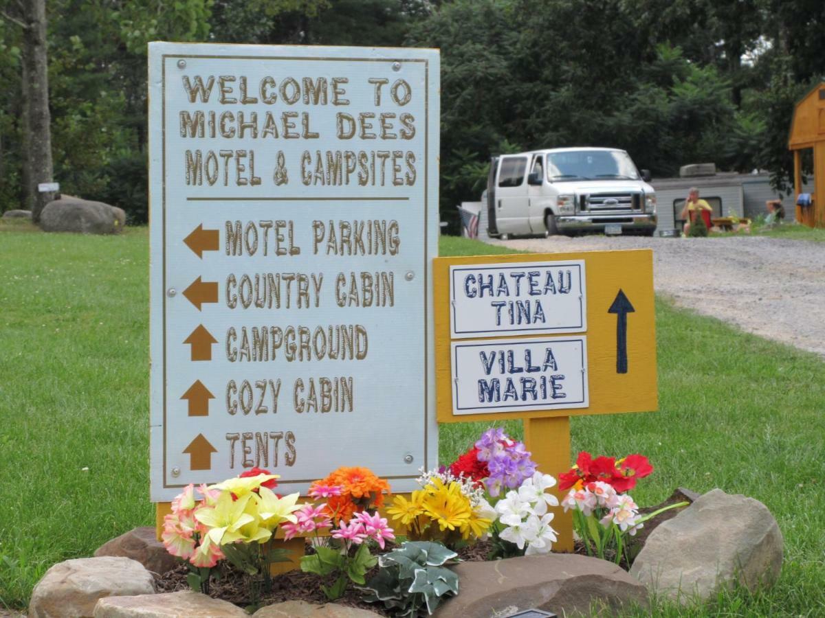 Michael Dee'S Motel イーストダーラム エクステリア 写真